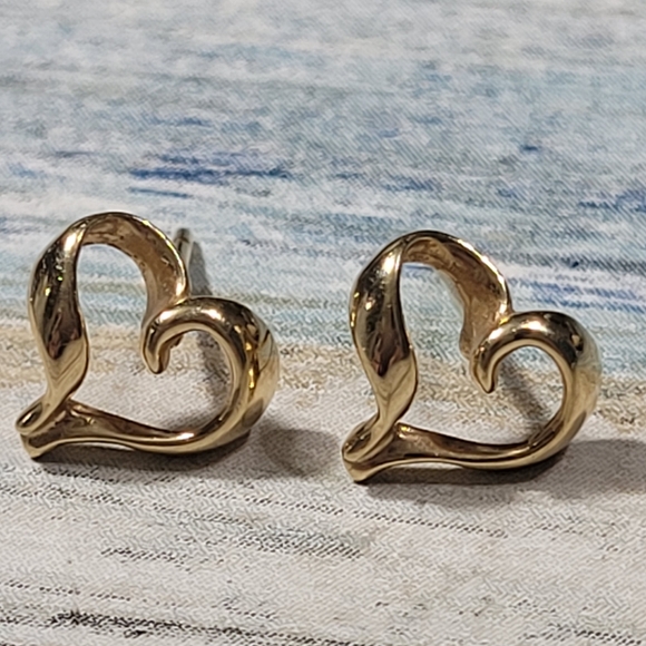 14k Small Heart Earrings. - Picture 2 of 14